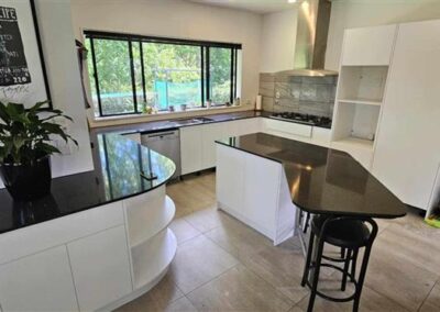 Gallery - Archant Ardene Curved kitchen